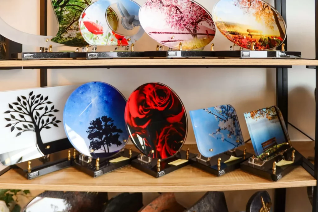 Sélection de plaques funéraires personnalisées et décoratives.